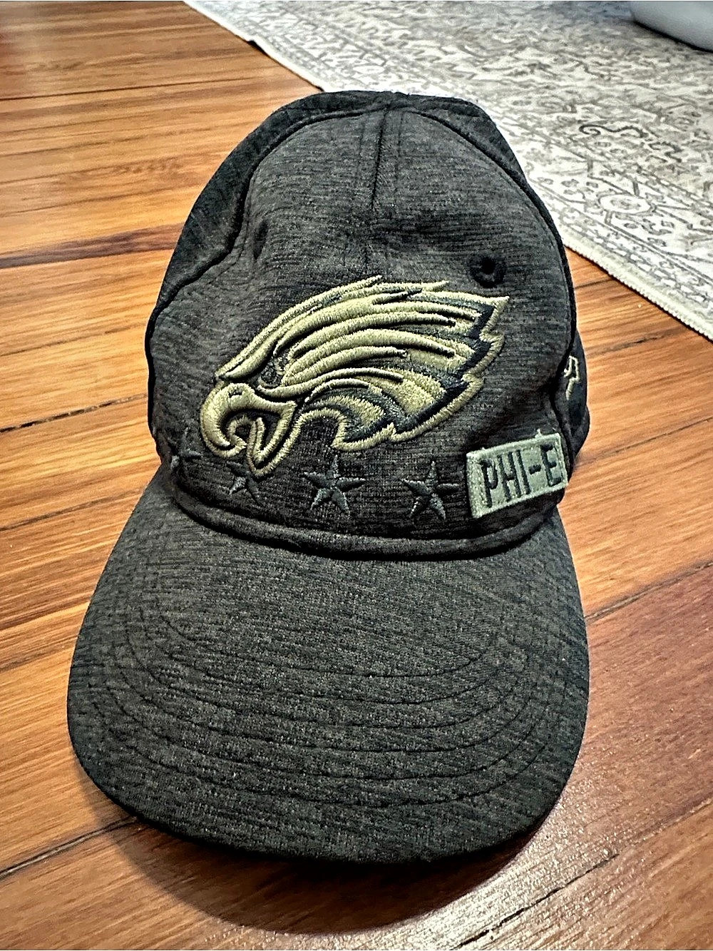 New Era Philadelphia Eagles NFL Salute to Service 39THIRTY Flex Hat